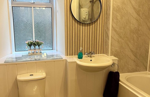 Central Aberdeen Apartment | Central & Modern - Private Terrace - Dog Friendly