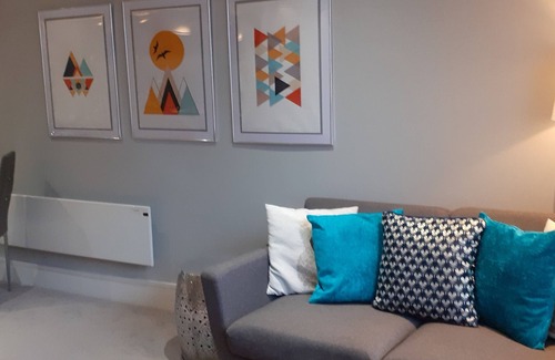 York House | Central Modern Studio. Parking Available