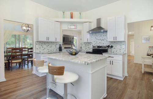 Mount Pleasant House | Central Mt. Pleasant Lake House - 10 Mins from Beach, Shopping, Restaurants!