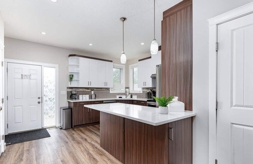 North Central Edmonton House | Central. New Duplex. Sleeps 6. 3 bed/2 bath.