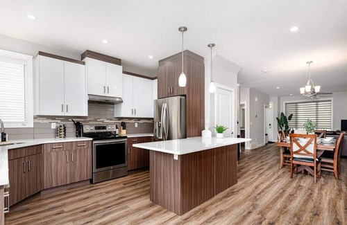 North Central Edmonton House | Central. New Duplex. Sleeps 6. 3 bed/2 bath.