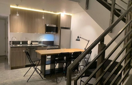 People's Freeway Apartment | Central Ninth Lofty Sun Filled B05