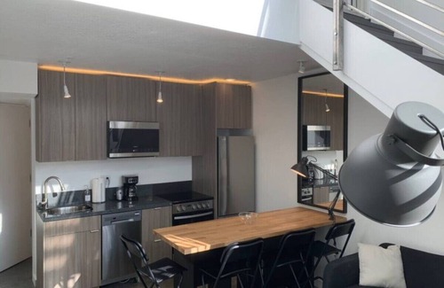 People's Freeway Apartment | Central Ninth Lofty Sun Filled B05