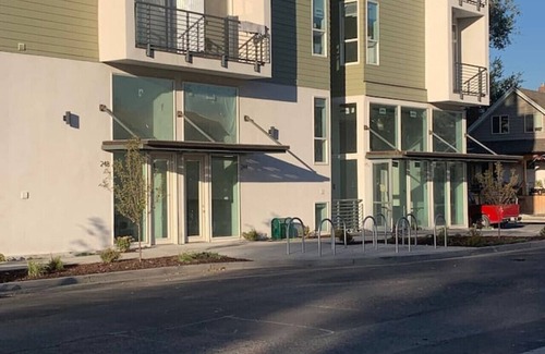 People's Freeway Apartment | Central Ninth Trendy Mod 107