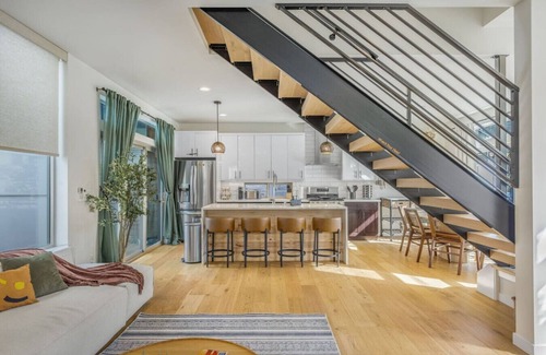North Beacon Hill House | Central Oasis: Roof Terrace