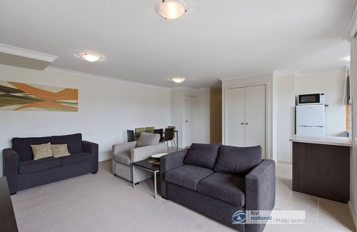 Cowes Apartment | Central one bedroom unit, Thompson Ave Cowes, security entrance, no lift