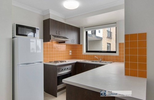 Cowes Apartment | Central one bedroom unit, Thompson Ave Cowes, security entrance, no lift
