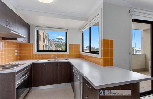 Cowes Apartment | Central one bedroom unit, Thompson Ave Cowes, security entrance, no lift