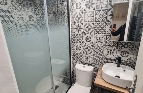 11th Arrondissement Apartment | Central Paris - Marais/Bastille . Sleeps 4 (max 6) Newly renovated 2 min metro
