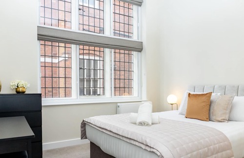Shrewsbury Apartment | Central, Parking, Near train station, Castle view
