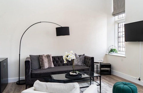 Shrewsbury Apartment | Central, Parking, Near train station, Castle view