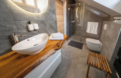 Spiegelau Apartment | Central, quiet location directly in the hiking area. BETTSTOD - da legenst di nieder.