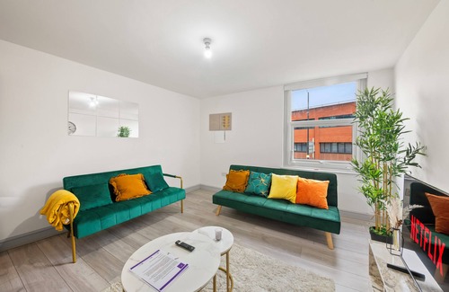 Reading Apartment | Central Reading 2-Bed Maisonette, Walk to Station