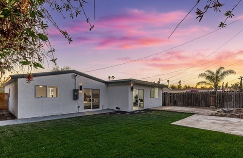 North Clairemont Cottage | Central, Renovated & Private Guesthouse