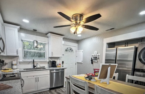 Lebanon House | Central Retreat A, NEW Family & Pet Friendly