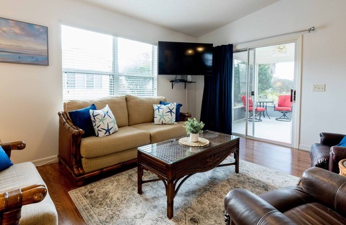 Duval House | Central retreat in the Villages