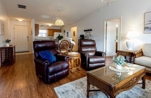 Duval House | Central retreat in the Villages