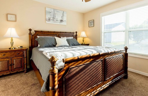 Duval House | Central retreat in the Villages