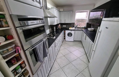 Reading House | Central RG1 Large Double | Shared bathroom with 1 | Immaculate