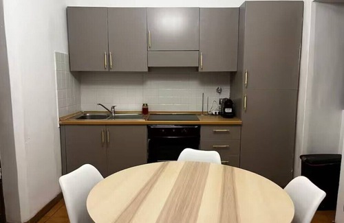 Rione XVI Ludovisi Apartment | Central Rome Apartment for 4 | 1BR + Sofa Bed | Spanish Steps – Family Friendly