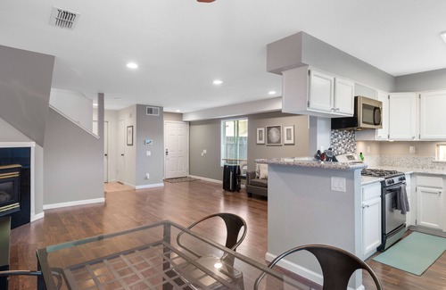 Sacramento House | Central Sacramento Home ♛Queen Beds - Clse Hwys* take a look!