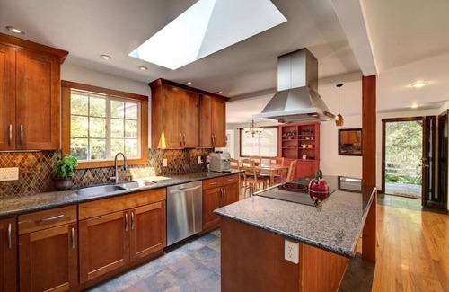 Sammamish House | Central Sammamish Home With Private Setting