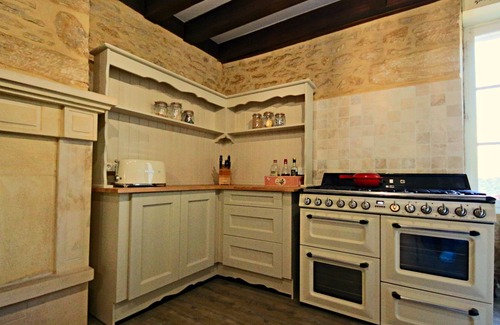 Sarlat-la-Caneda House | CENTRAL SARLAT. STONE VILLA IN LARGE GARDENS WITH PRIVATE POOL.