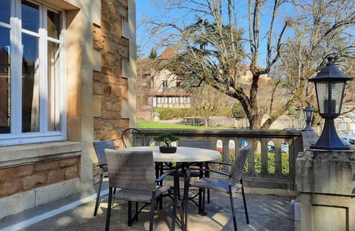 Sarlat-la-Caneda House | CENTRAL SARLAT, DETACHED HOUSE, HEATED POOL, PARKING, WiFI, EXCELLENT REVIEWS