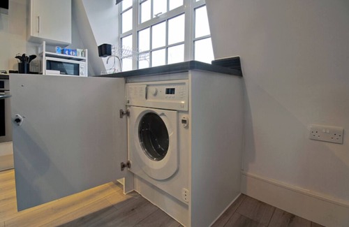 Slough Apartment | Central slough - sleeps 3 - transport links