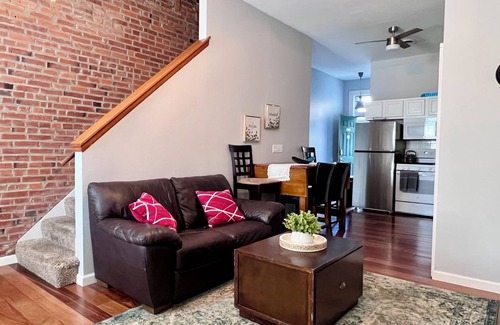 Soulard Apartment | Central Soulard 2 Bedroom 2 Bath - In Unit Laundry - Long Term Welcome