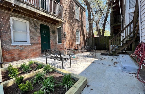 Soulard Apartment | Central Soulard 2 Bedroom 2 Bath - In Unit Laundry - Long Term Welcome