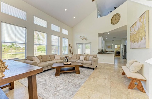 Trailer Estates House | Central Sprawl Pool+Spa!