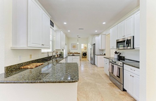 Trailer Estates House | Central Sprawl Pool+Spa!