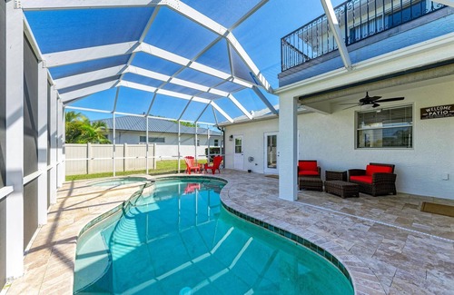 Trailer Estates House | Central Sprawl Pool+Spa!
