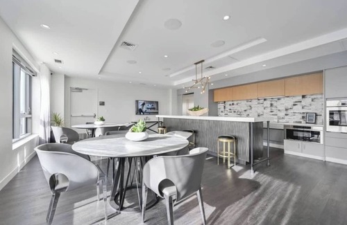 Central Square Apartment | Central Square 3BR Condo with Downtown View, Gym and Parking! 8 Sleeps