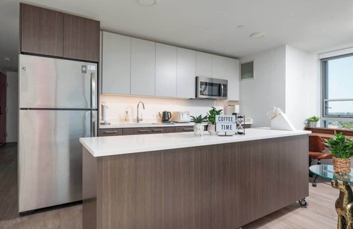Central Square Apartment | Central Square 3BR Condo with Downtown View, Gym and Parking! 8 Sleeps