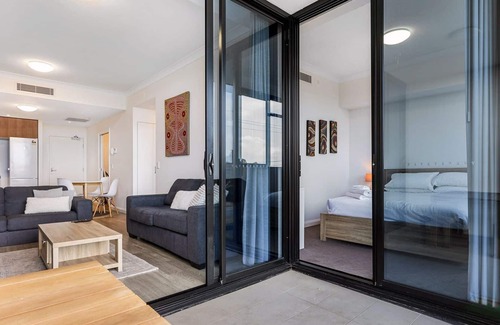 Gold Coast Apartment | Central Stay in Hope Island