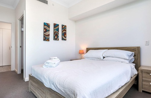Gold Coast Apartment | Central Stay in Hope Island