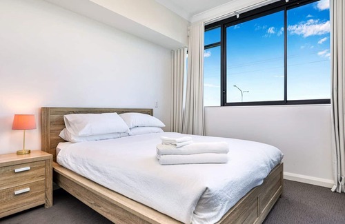 Gold Coast Apartment | Central Stay in Hope Island