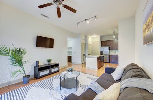 Texas Medical Center Apartment | Central Stay Minutes from NRG, Pets, Parking, Wifi