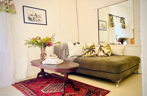 Prince Albert House | Central Stay with Local Hosts & Genuine Vibes