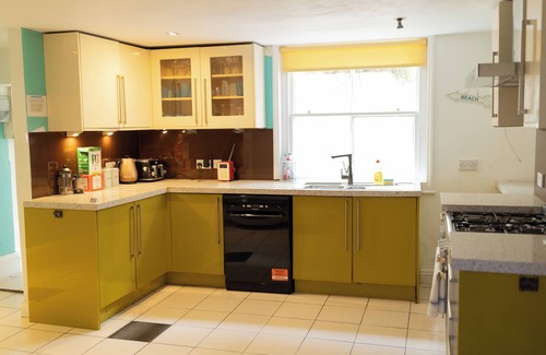 Brighton City Centre House | Central, stylish 4BRH, sleeps up to 20 people, couples to large groups welcome.