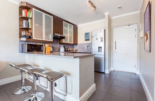 Victoria and Alfred Waterfront Apartment | Central Stylish Apartment with Magnificent View of Table Mountain