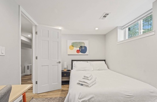 Truxton Circle Condo | Central & Sunny Apartment 2bd/1ba in Shaw | Long-term