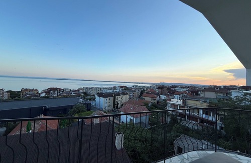 Sveti Vlas Apartment | Central Sveti Vlas Studio with Panoramic Sea View