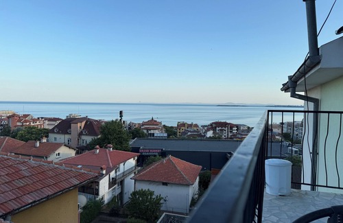 Sveti Vlas Apartment | Central Sveti Vlas Studio with Panoramic Sea View