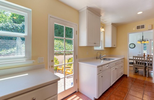 Campanil House | Central to adventures in the Mesa, close to beach