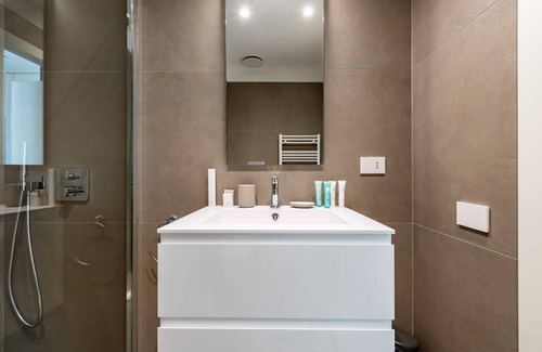 San Babila Apartment | Central tower II - Studio Apartment, Sleeps 2