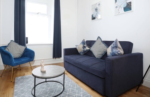 Splott House | Central Townhouse,Cardiff