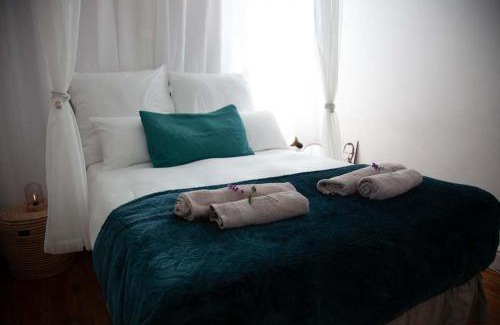 Cape Town Apartment | Central two double bedrooms in Bohemian Observatory
